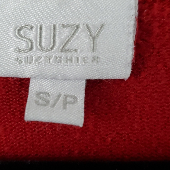 Red sweater - Picture 3 of 3